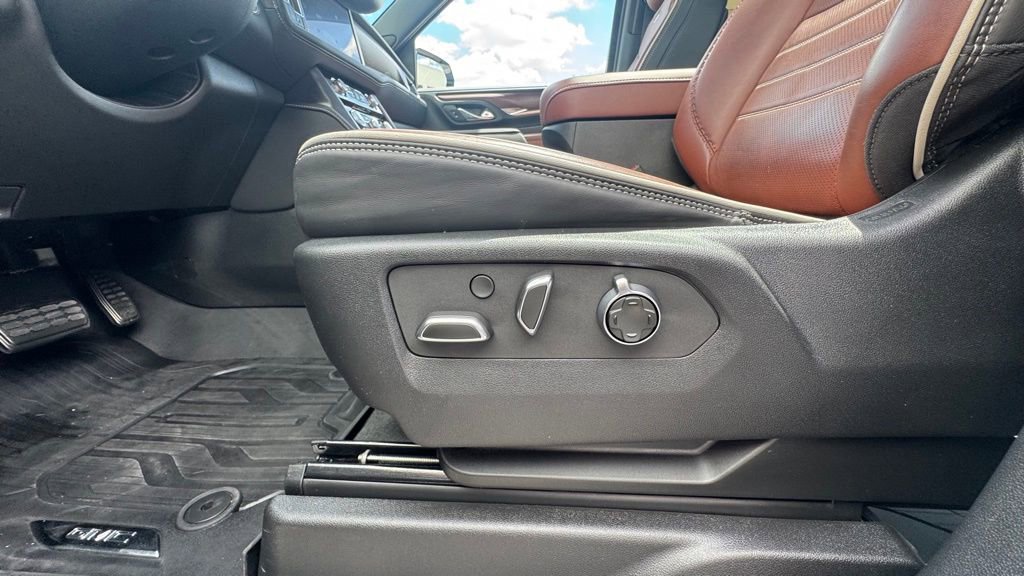 Used 2024 GMC Yukon Denali Ultimate w/ LPO, Floor Liner Package AWD/4WD image 27