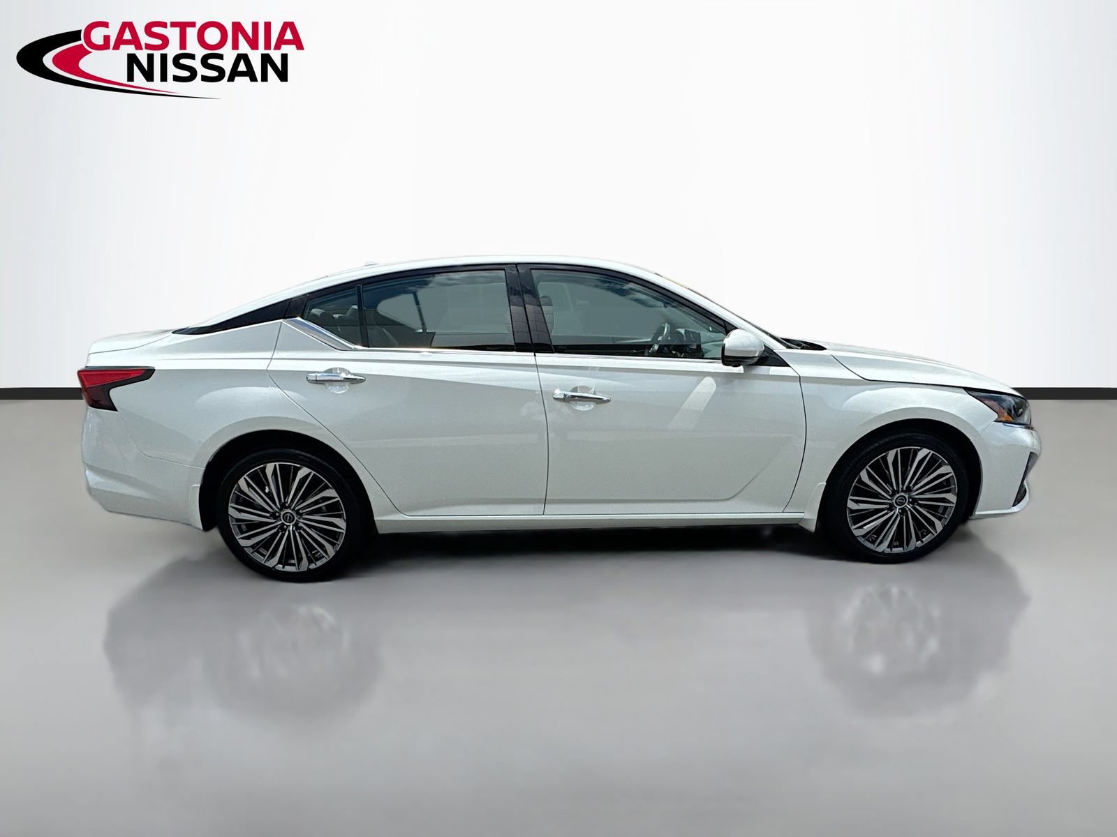 Used 2023 Nissan Altima 2.5 SL AWD/4WD image 10