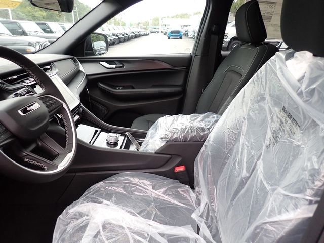 New 2025 Jeep Grand Cherokee Laredo X w/ Luxury Tech Group I image 12