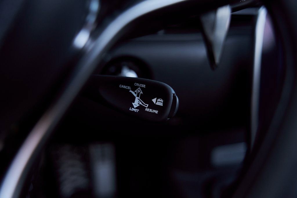 Used 2025 McLaren Artura Spider RWD image 60