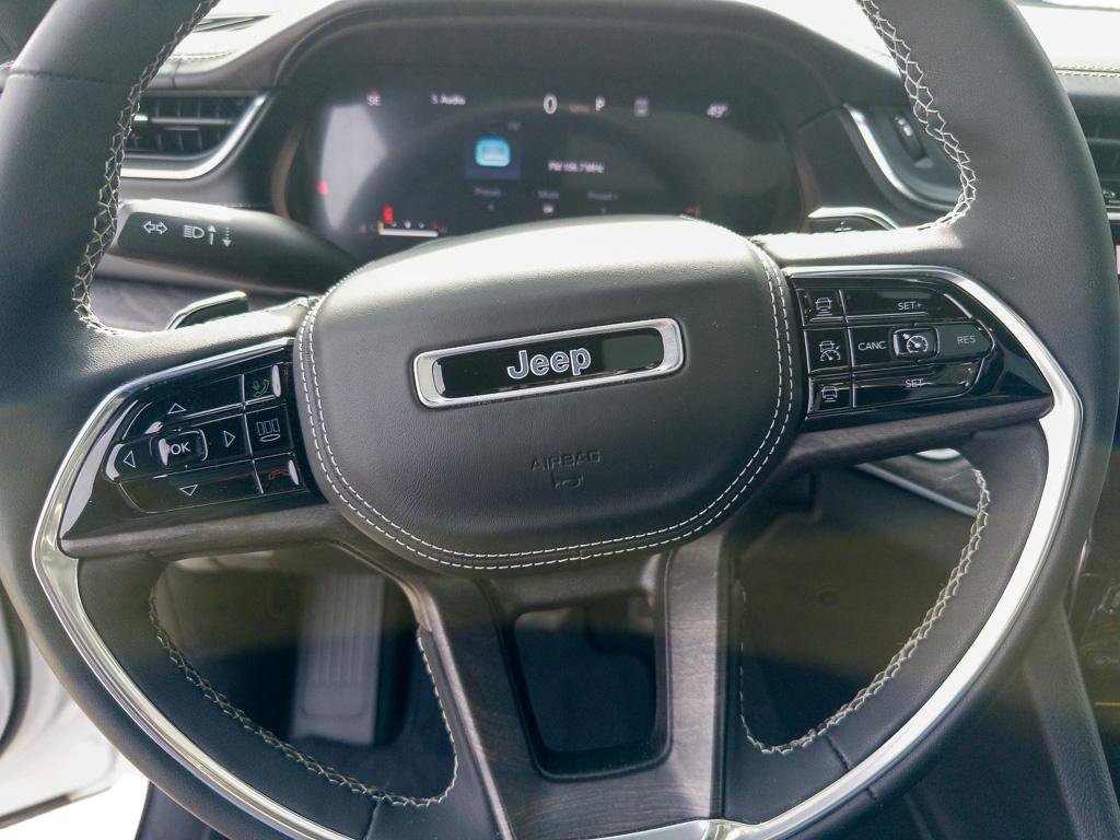 Used 2023 Jeep Grand Cherokee Overland w/ Luxury Tech Group IV image 15