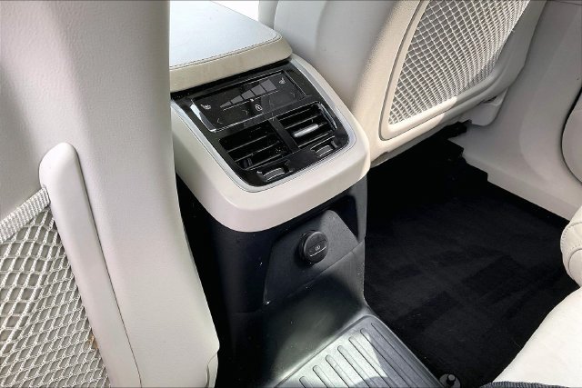 Certified 2024 Volvo XC90 T8 Ultimate w/ Protection Package Premier AWD/4WD image 37