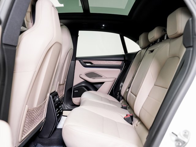 Certified 2025 Porsche Macan Electric image 23