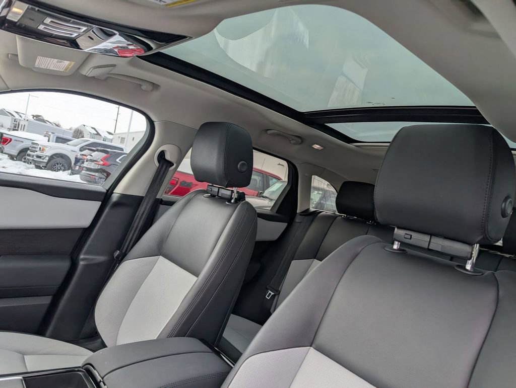 Used 2025 Land Rover Range Rover Velar S image 5