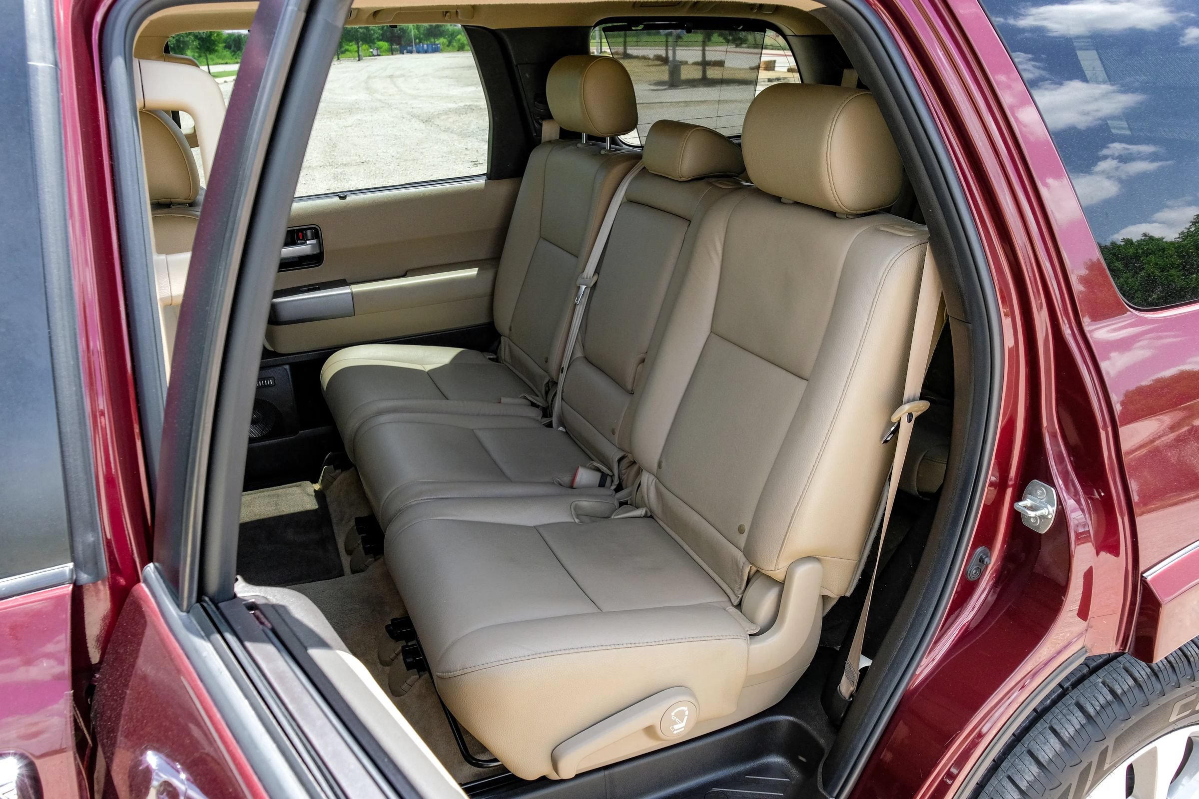 Used 2011 Toyota Sequoia Limited RWD image 33