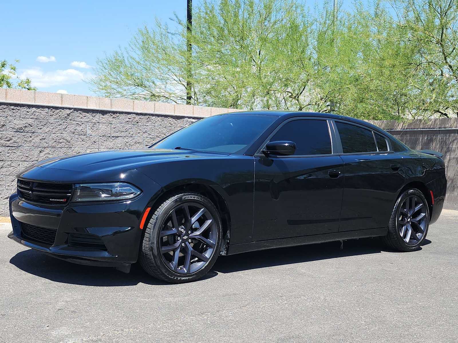 Used 2023 Dodge Charger SXT w/ Blacktop Package RWD image 4
