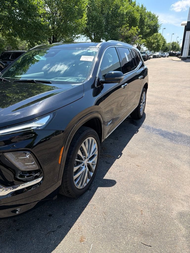 Used 2025 Buick Enclave Avenir w/ Super Cruise Package AWD/4WD image 5