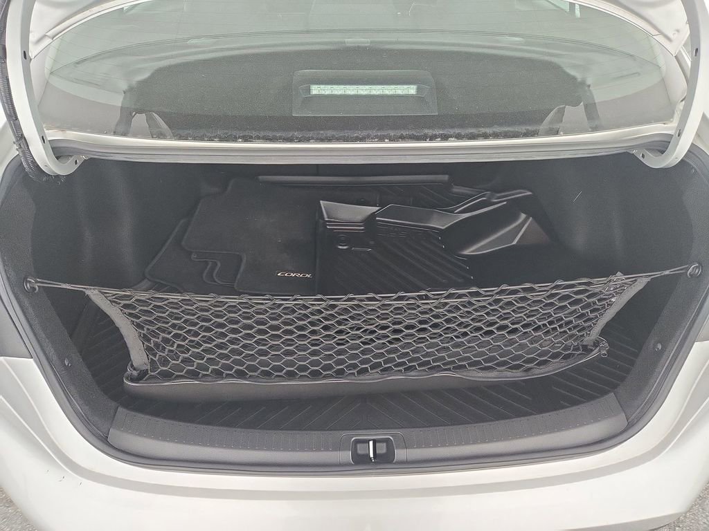 Used 2022 Toyota Corolla LE FWD image 29