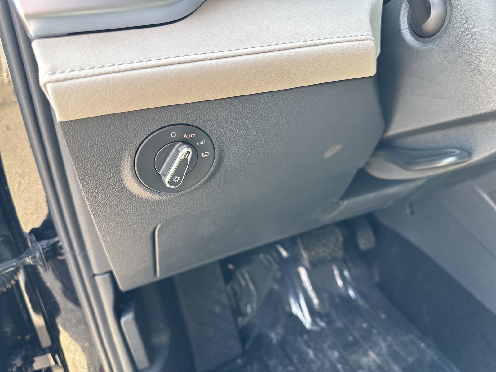 New 2026 Volkswagen Taos SE AWD/4WD image 13