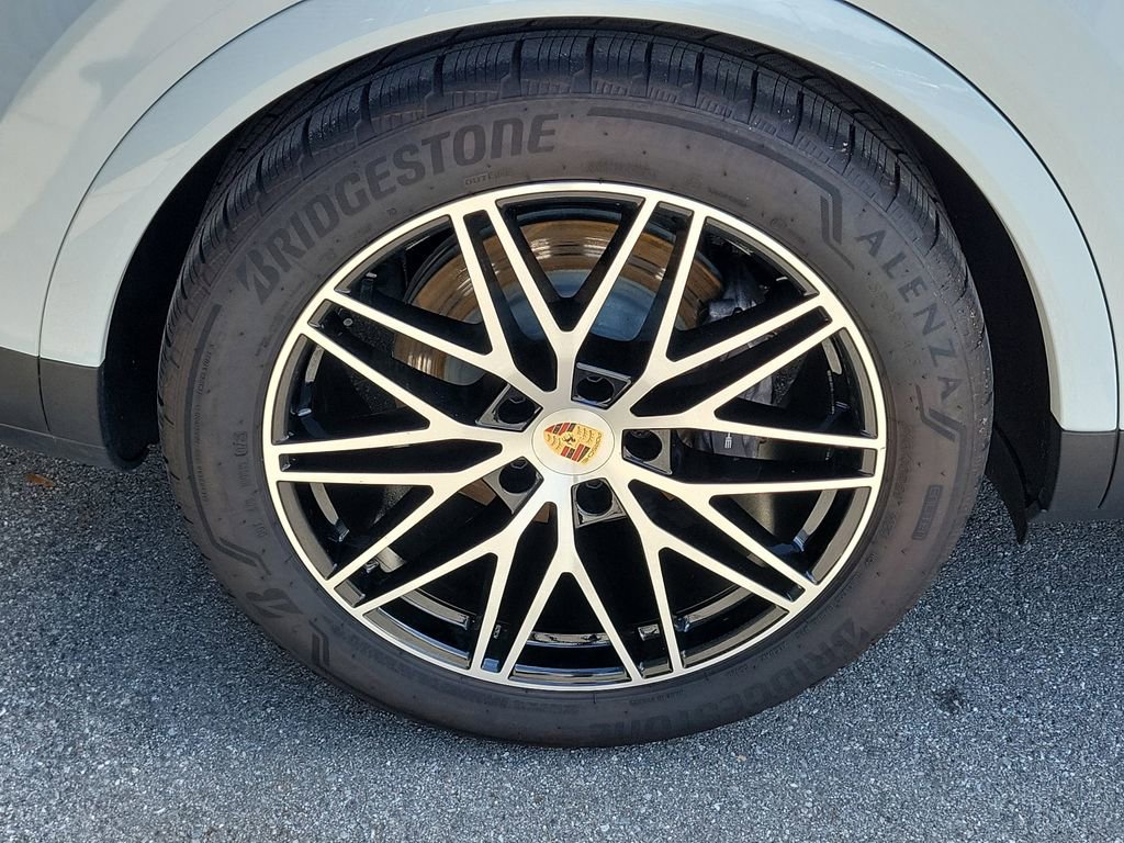 Certified 2025 Porsche Cayenne image 14