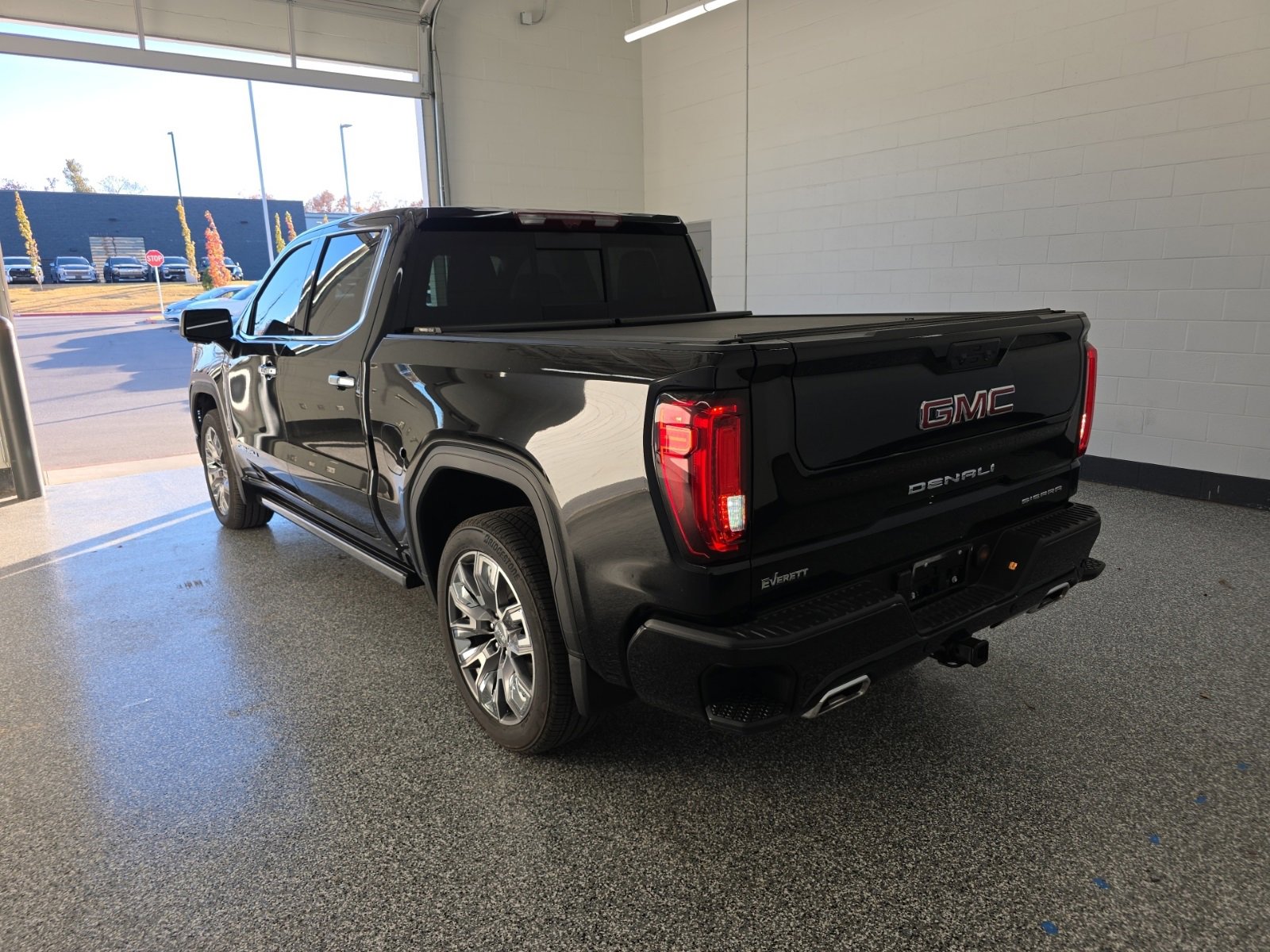 Used 2025 GMC Sierra 1500 Denali image 3