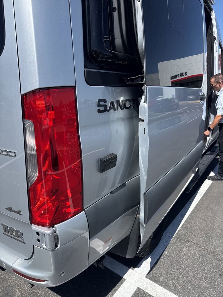 Used 2020 Mercedes-Benz Sprinter 2500 image 2