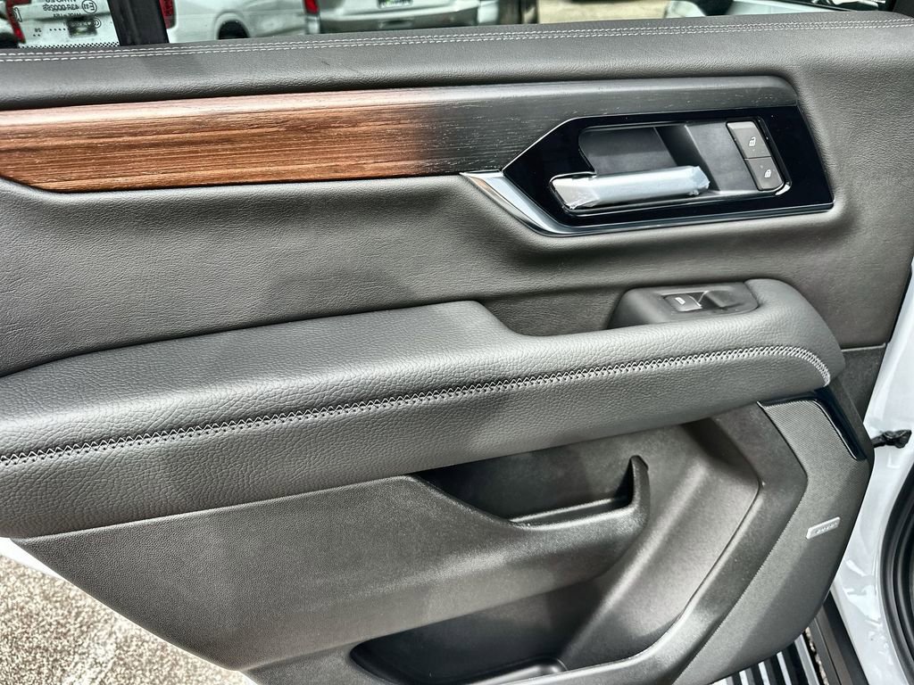 New 2026 GMC Yukon Denali w/ Sun & Power Step Package image 15