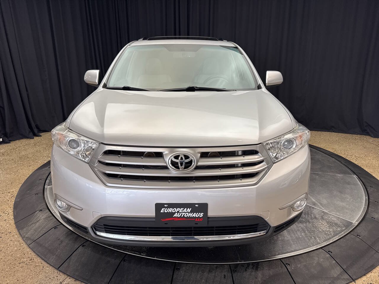 Used 2012 Toyota Highlander SE w/ Tow Pkg AWD/4WD image 15