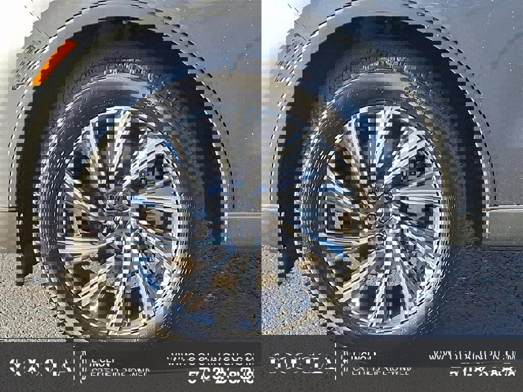 Certified 2025 Lincoln Aviator AWD image 8