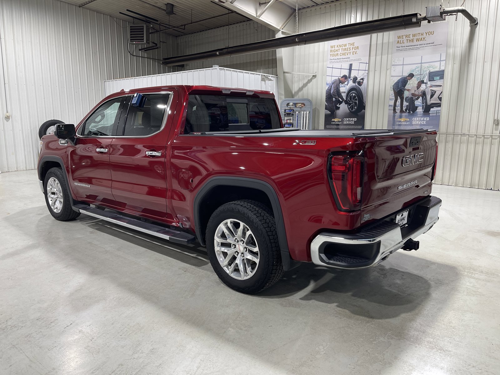 Used 2021 GMC Sierra 1500 SLT w/ SLT Premium Package AWD/4WD image 6