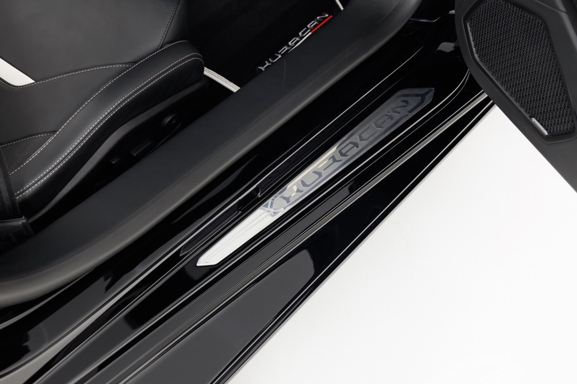 Used 2021 Lamborghini Huracan EVO RWD image 45