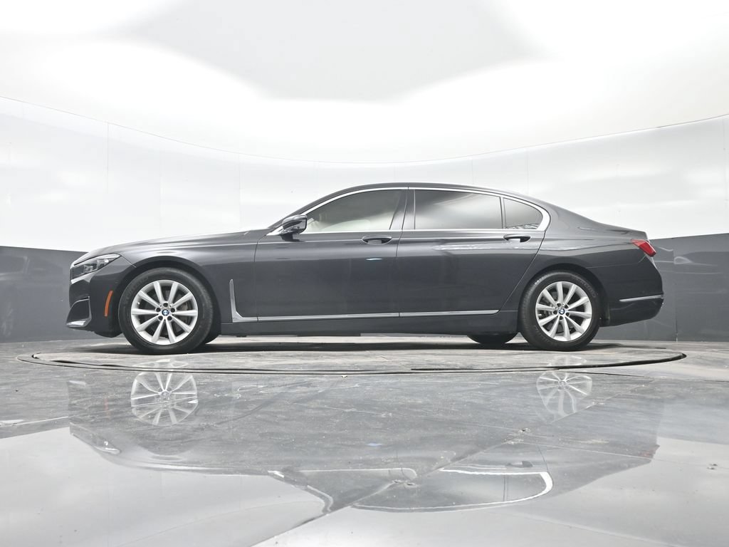 Used 2021 BMW 740i w/ Premium Package RWD image 28