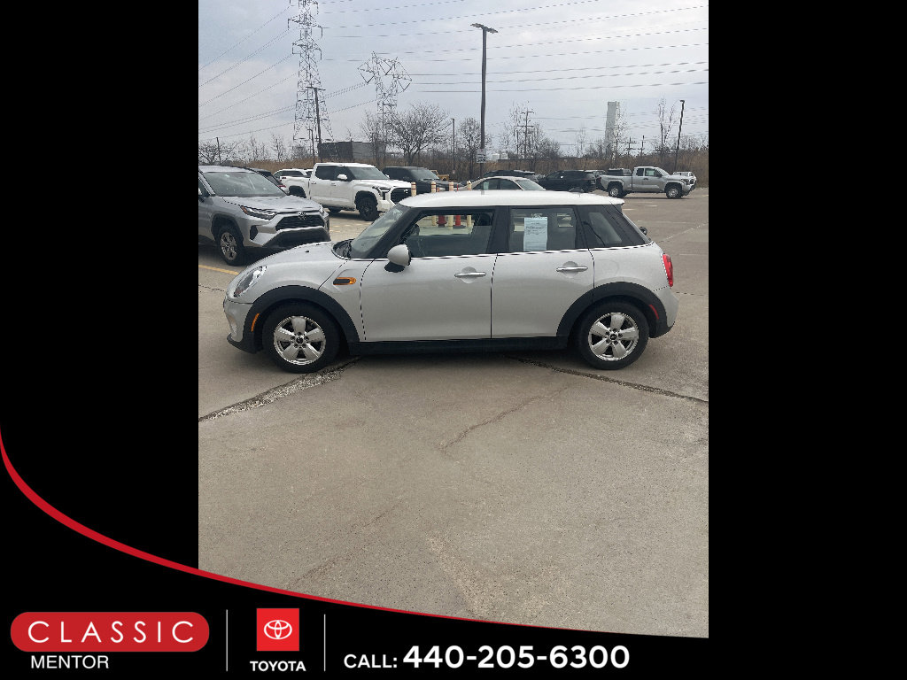 Used 2016 MINI Cooper 4-Door Hardtop image 2