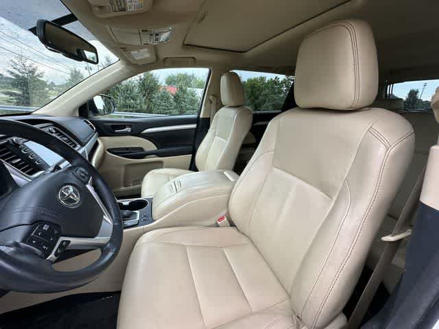 Used 2016 Toyota Highlander XLE AWD/4WD image 17