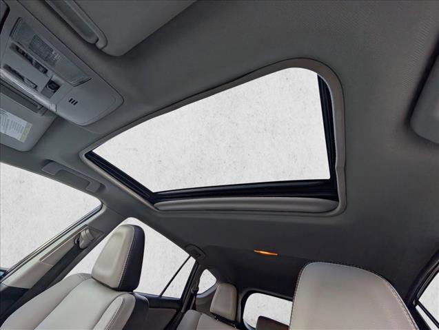 Used 2017 Toyota RAV4 Limited image 16