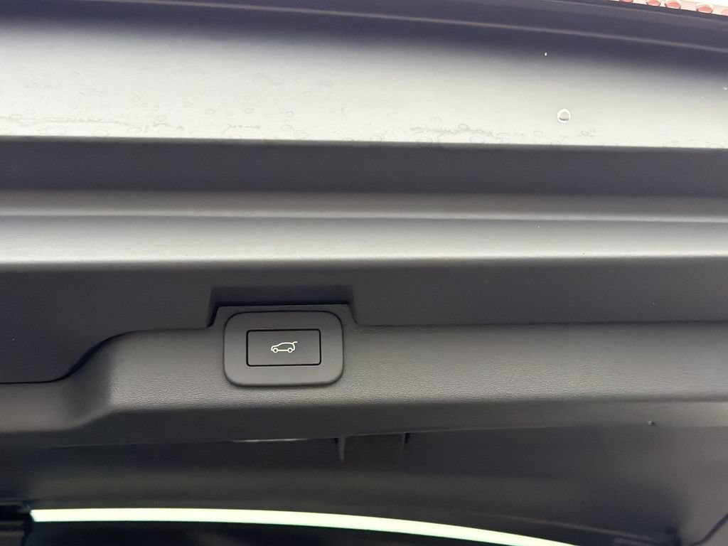 New 2026 Land Rover Discovery Limited Edition AWD/4WD image 13