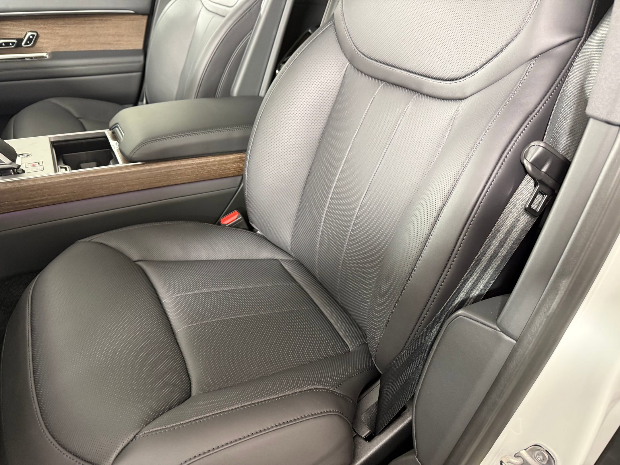 New 2026 Land Rover Range Rover Long Wheelbase SE image 21