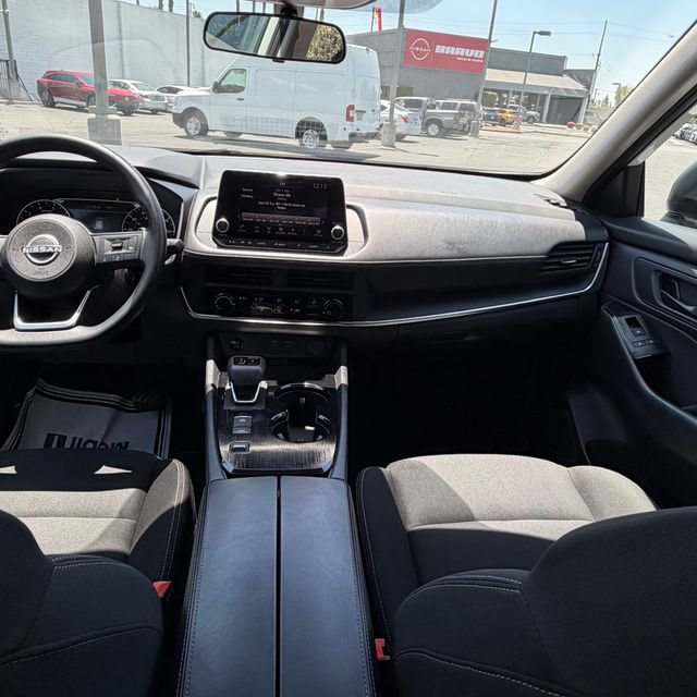 Used 2024 Nissan Rogue S FWD image 31