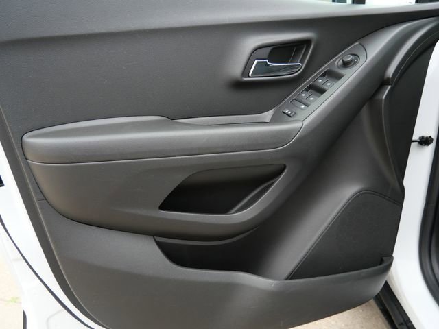 Used 2020 Chevrolet Trax LS w/ Tint and Cruise Package FWD image 12