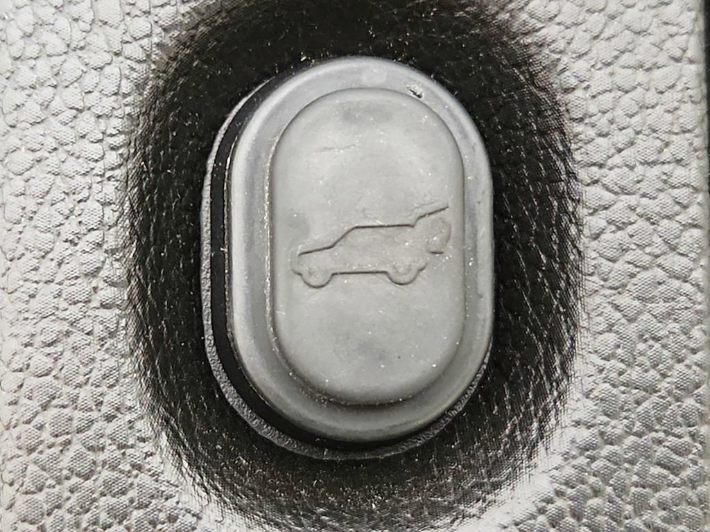 Used 2019 Cadillac Escalade ESV Luxury image 38