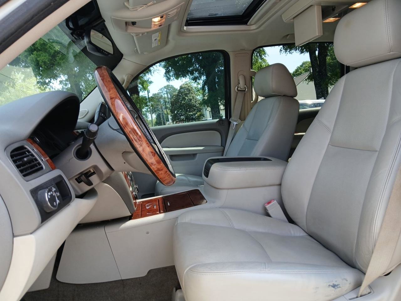 Used 2012 Chevrolet Avalanche LTZ RWD image 20