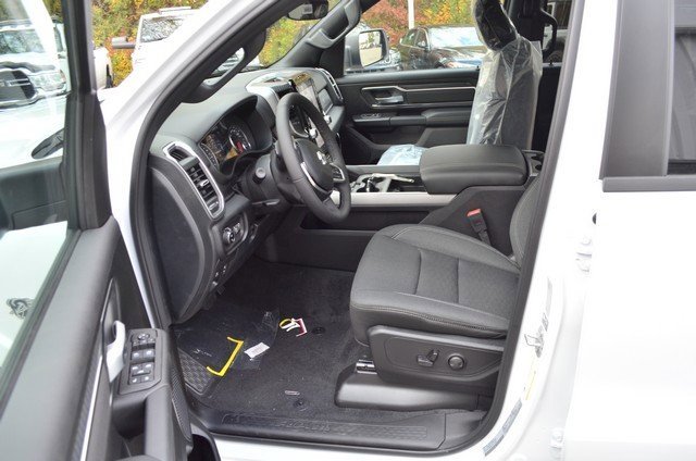 New 2026 RAM 1500 4x4 Crew Cab image 14