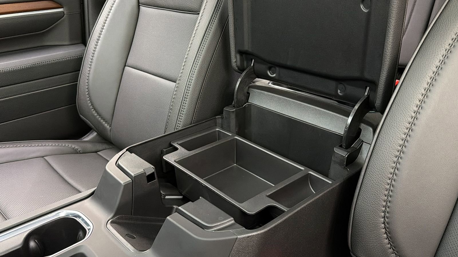 Used 2025 GMC Sierra 3500 Denali w/ Denali Reserve Package image 34