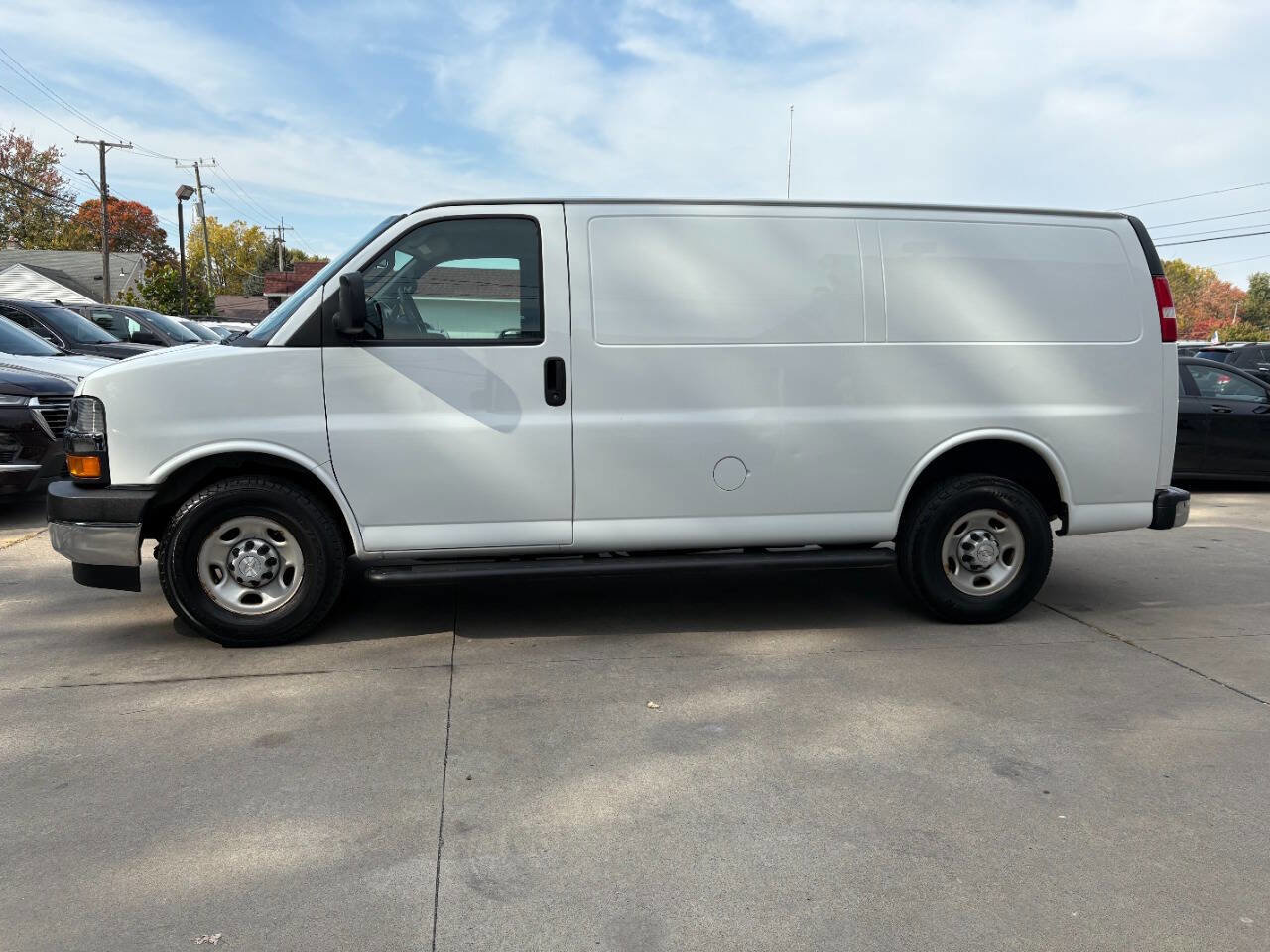 Used 2018 Chevrolet Express 2500 w/ Driver Convenience Package image 12