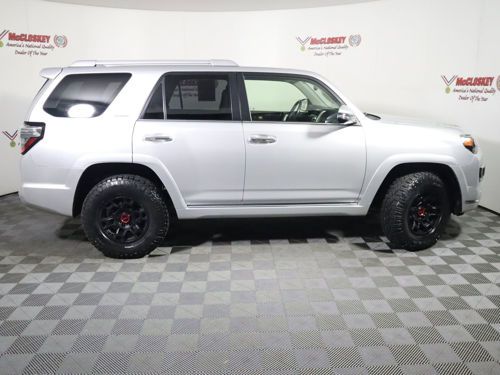 Used 2016 Toyota 4Runner Limited AWD/4WD image 3