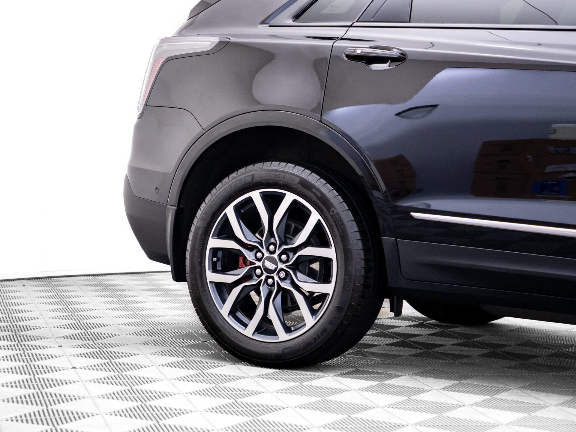 Certified 2024 Cadillac XT5 Sportv w/ Platinum Package AWD/4WD image 40