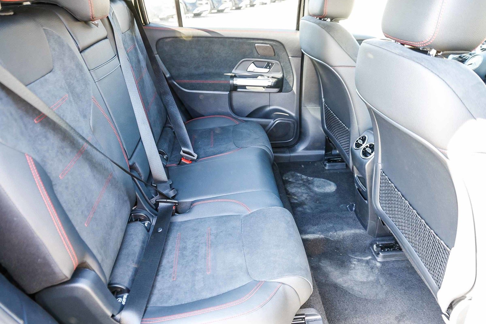 Used 2024 Mercedes-Benz EQB 300 4MATIC image 18