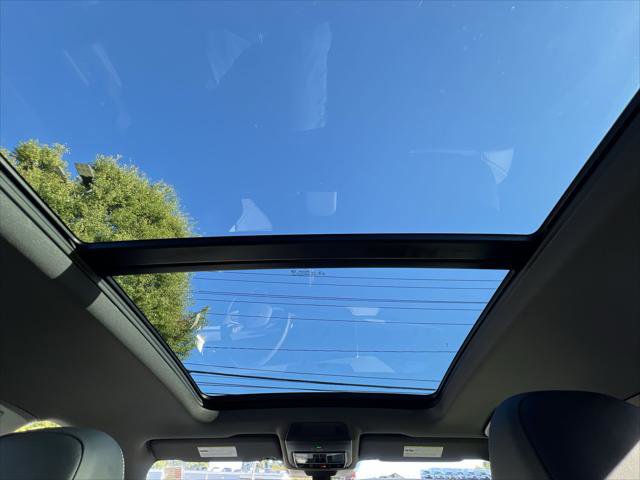 New 2025 Volkswagen Tiguan SE R-Line image 21