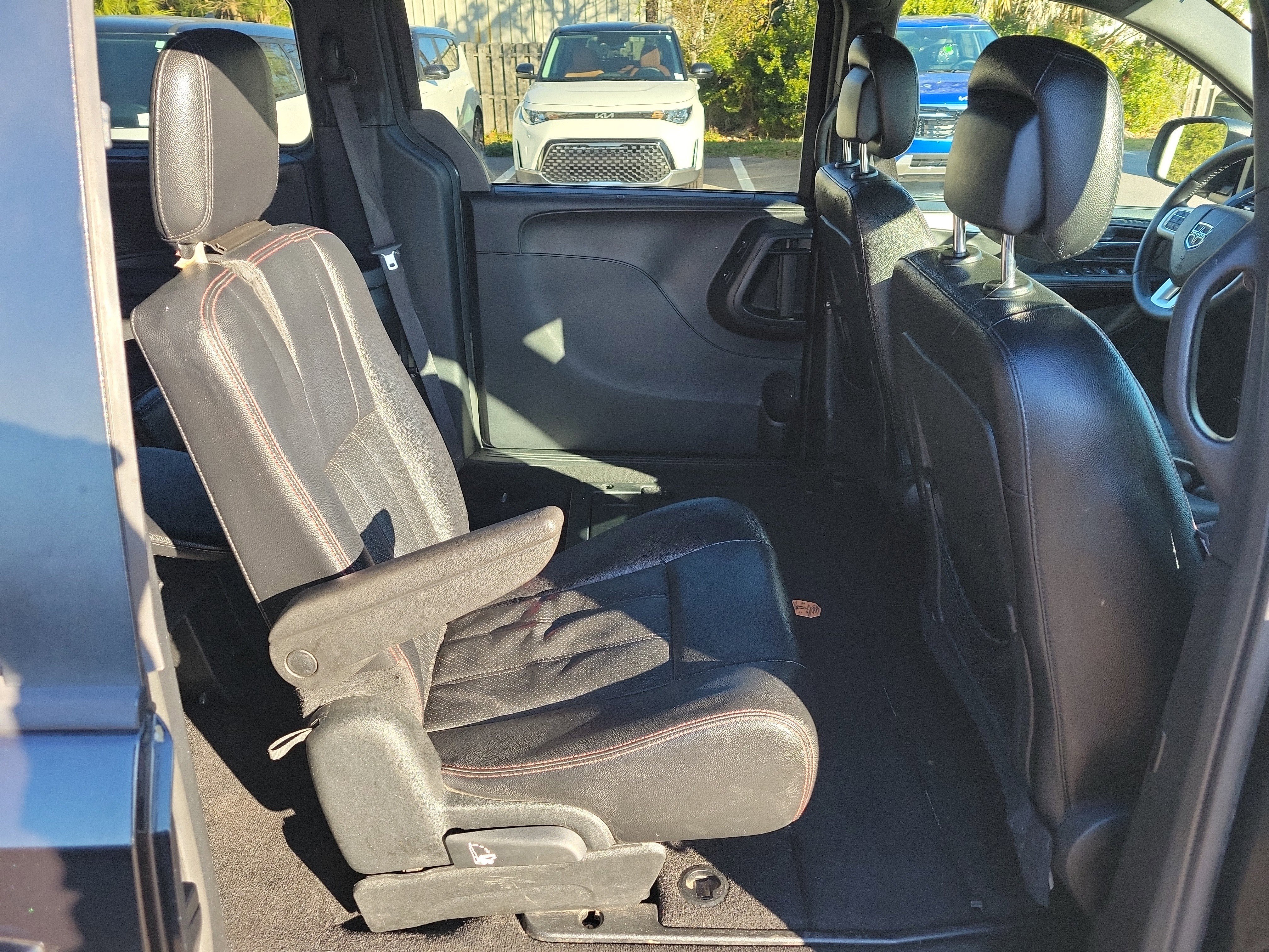 Used 2017 Dodge Grand Caravan GT image 12