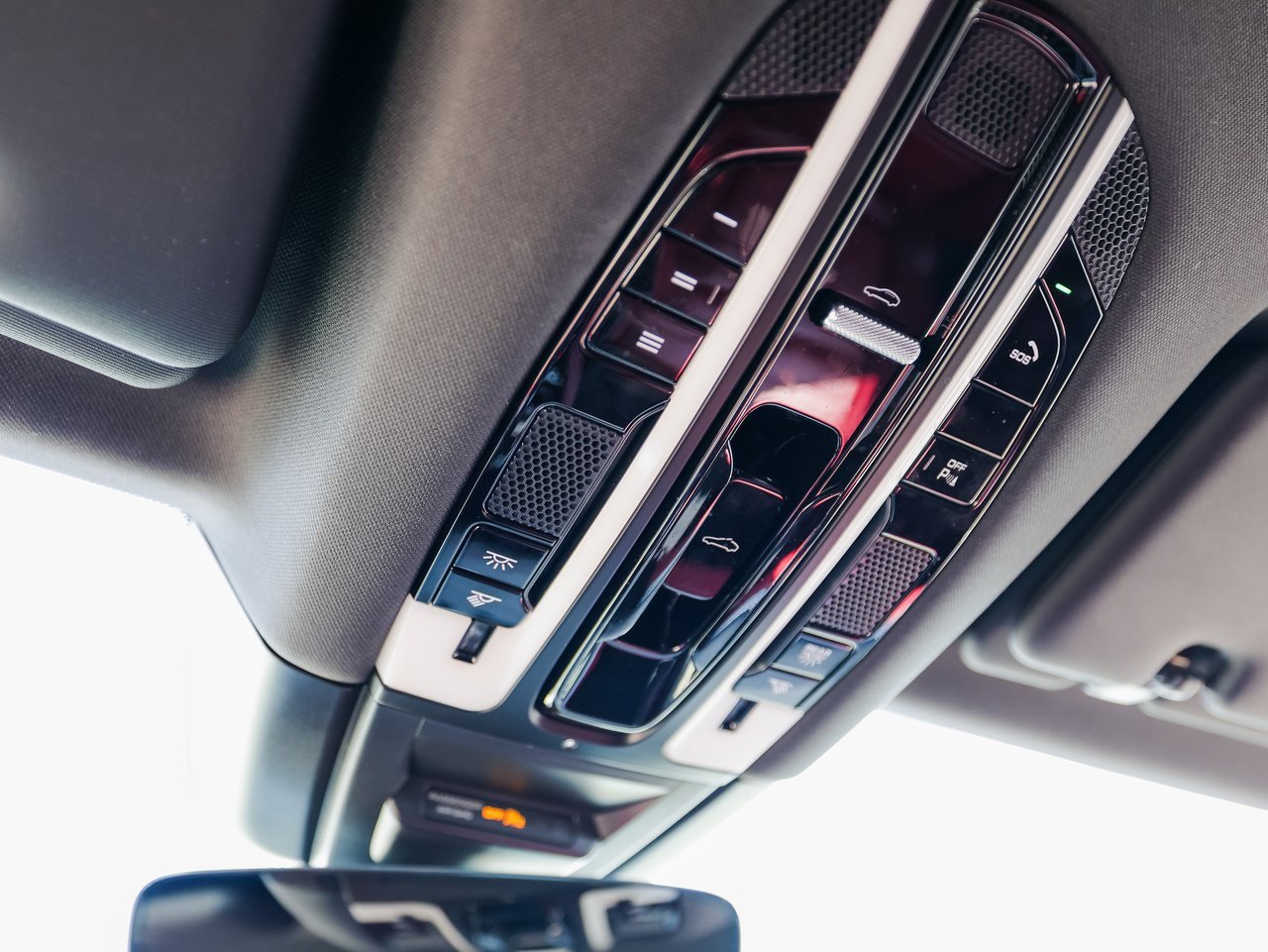 Certified 2022 Porsche Cayenne Platinum Edition image 21