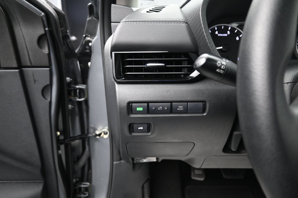 Used 2025 Nissan Sentra SV FWD image 27