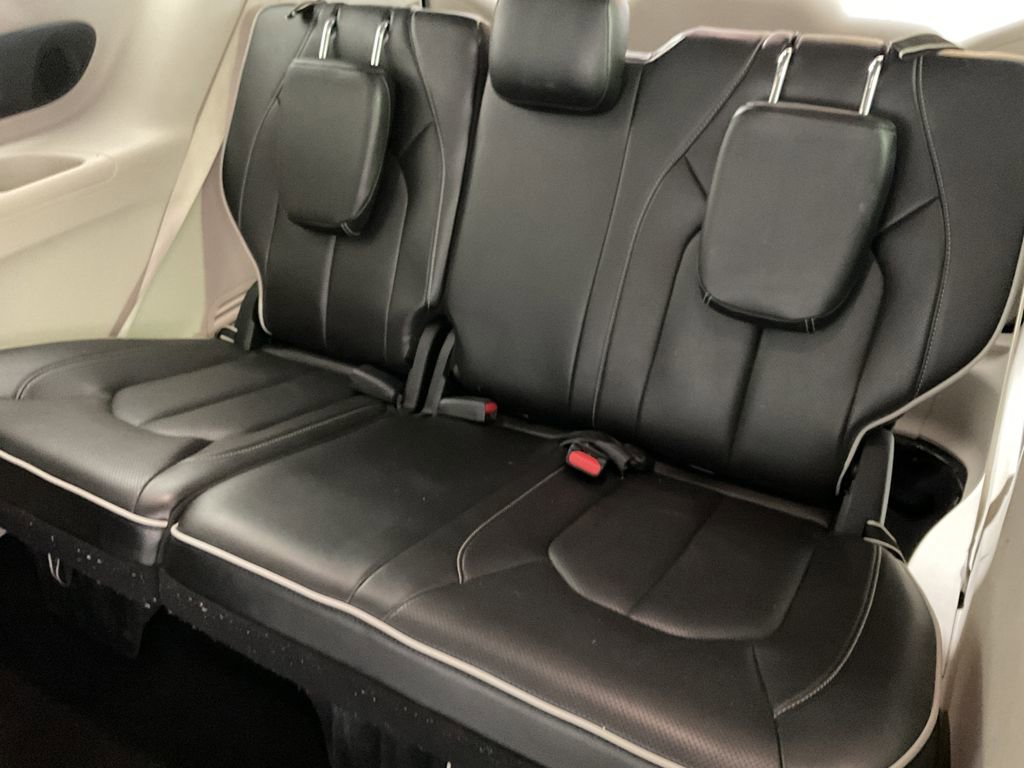 Used 2023 Chrysler Pacifica Limited image 20