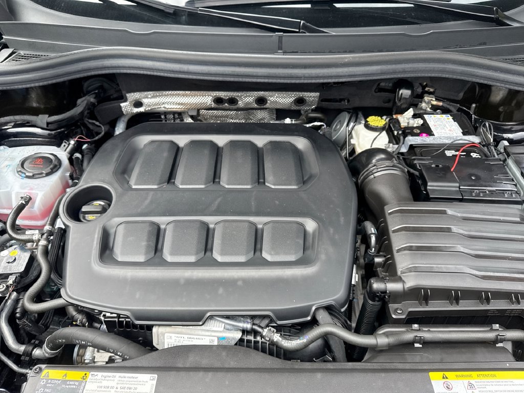 Used 2025 Volkswagen Tiguan SE R-Line AWD/4WD image 18