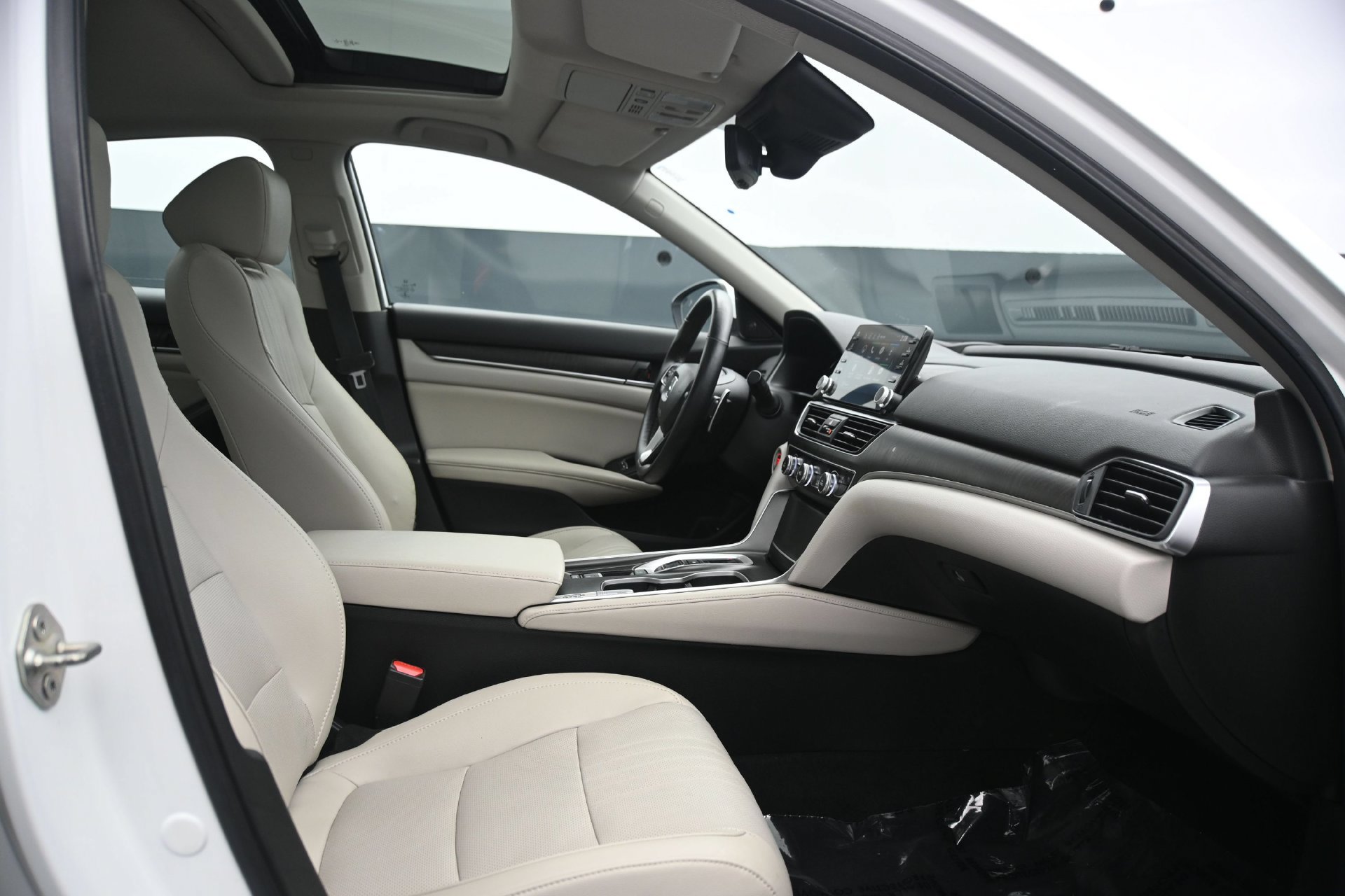 Used 2019 Honda Accord Touring image 13