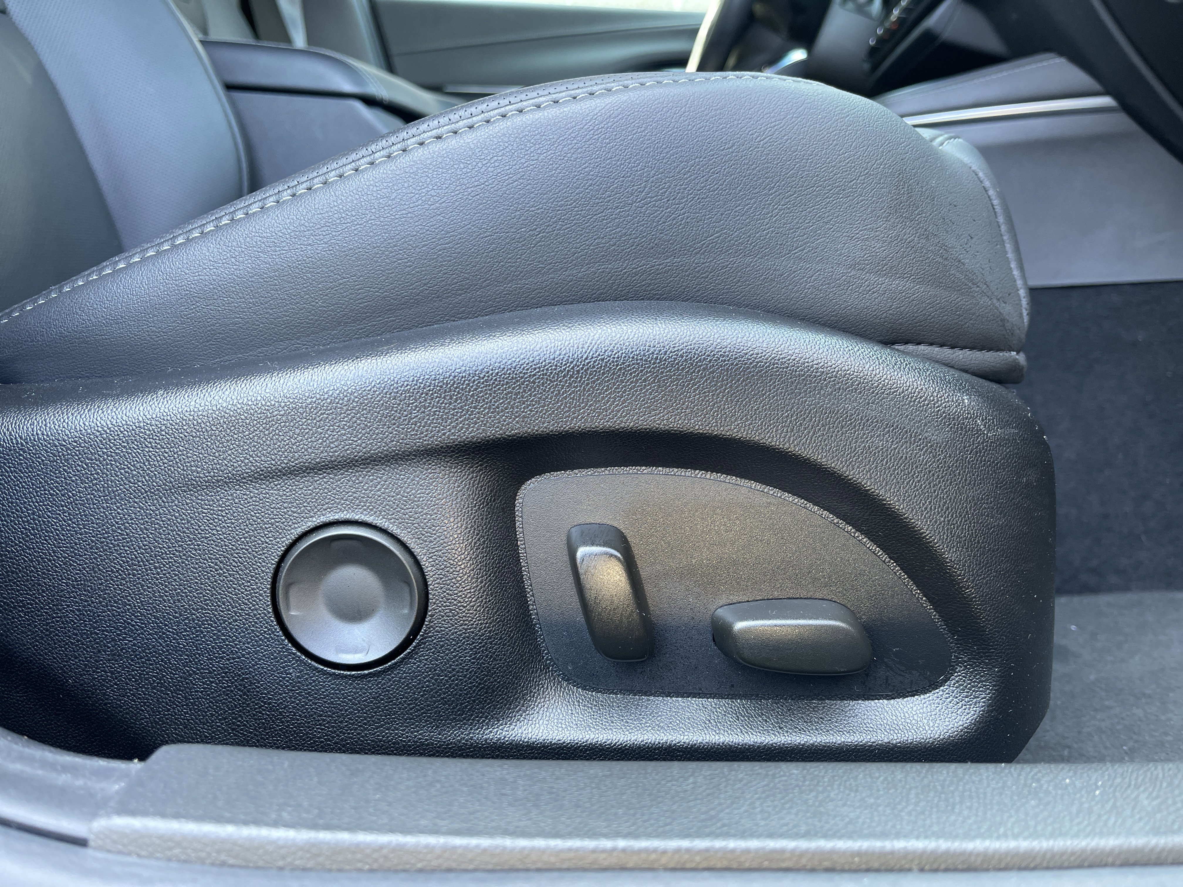 Used 2024 Cadillac CT4 Premium Luxury image 40