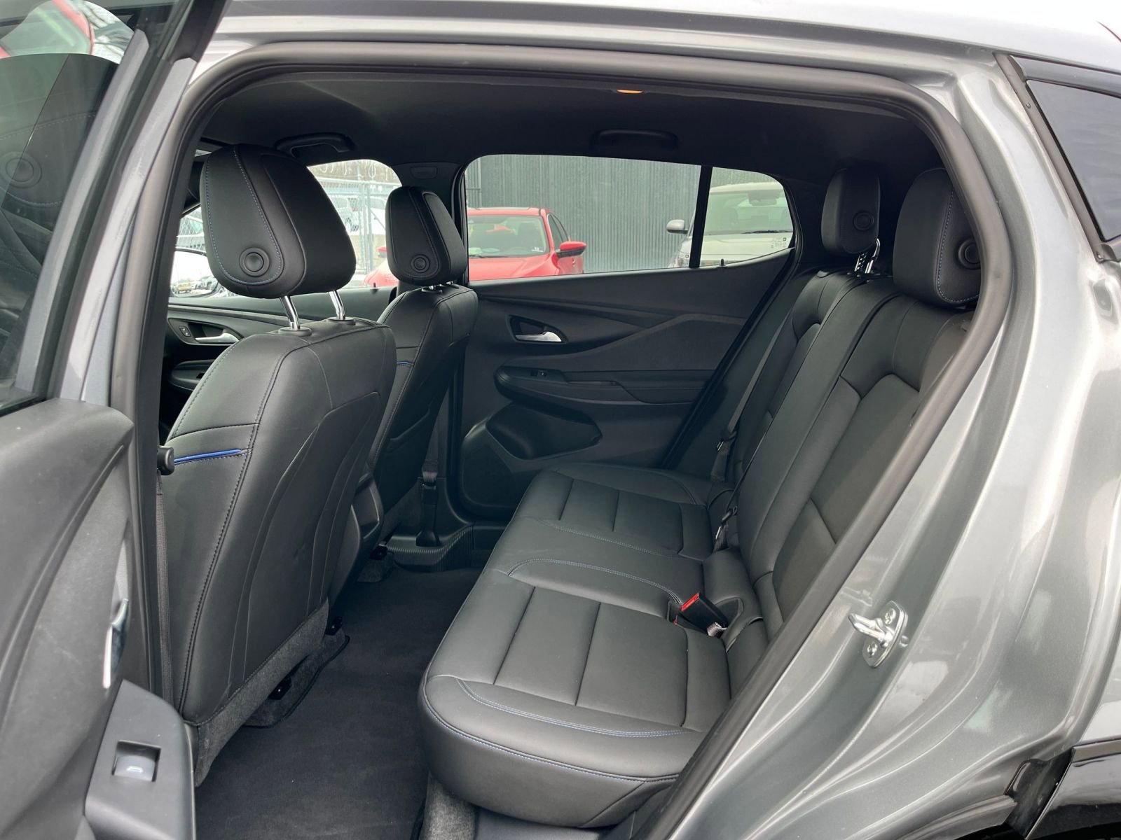 Used 2025 Buick Envista Sport Touring image 25