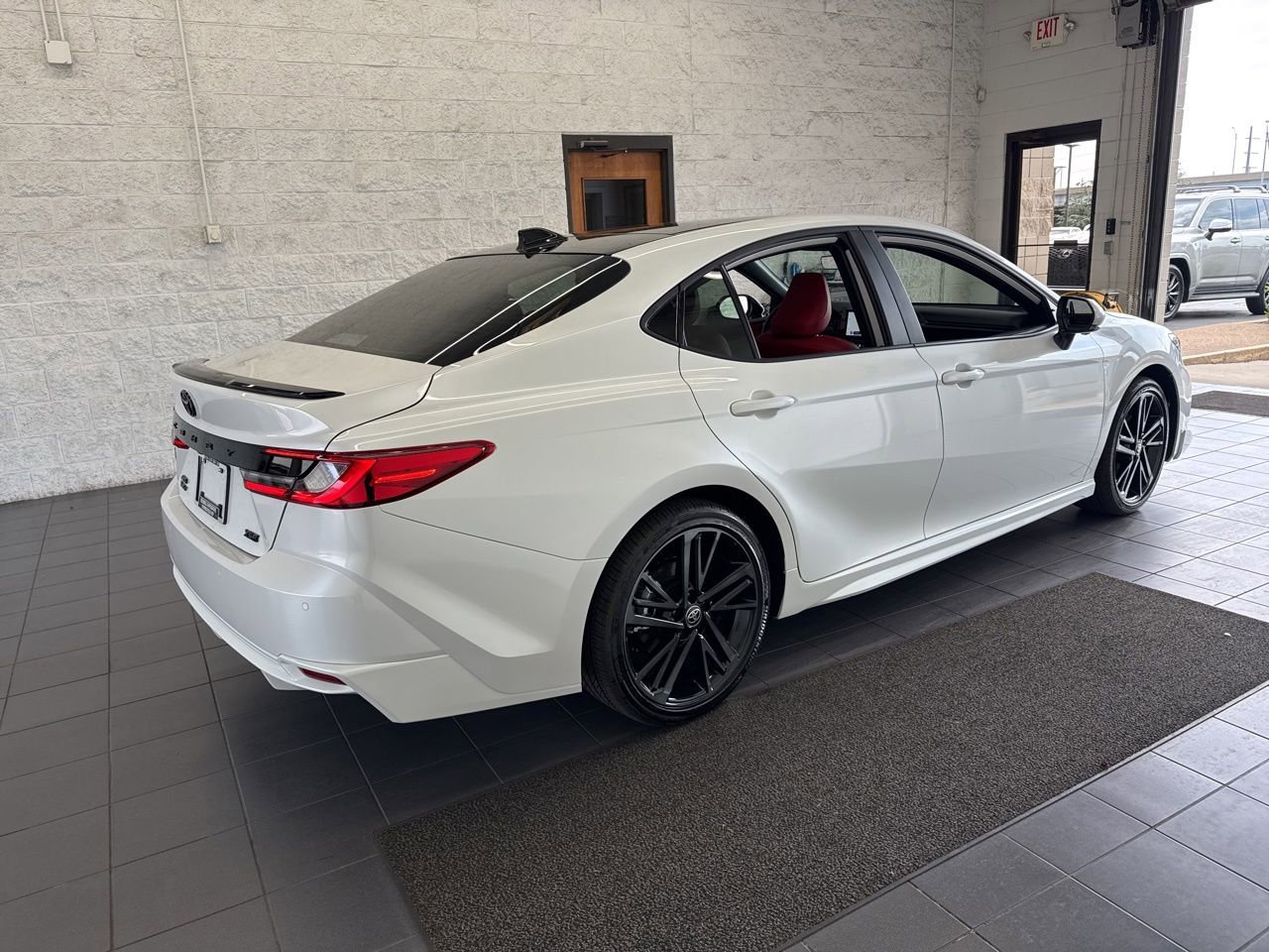 Used 2025 Toyota Camry XSE w/ Premium Plus Package AWD/4WD image 7