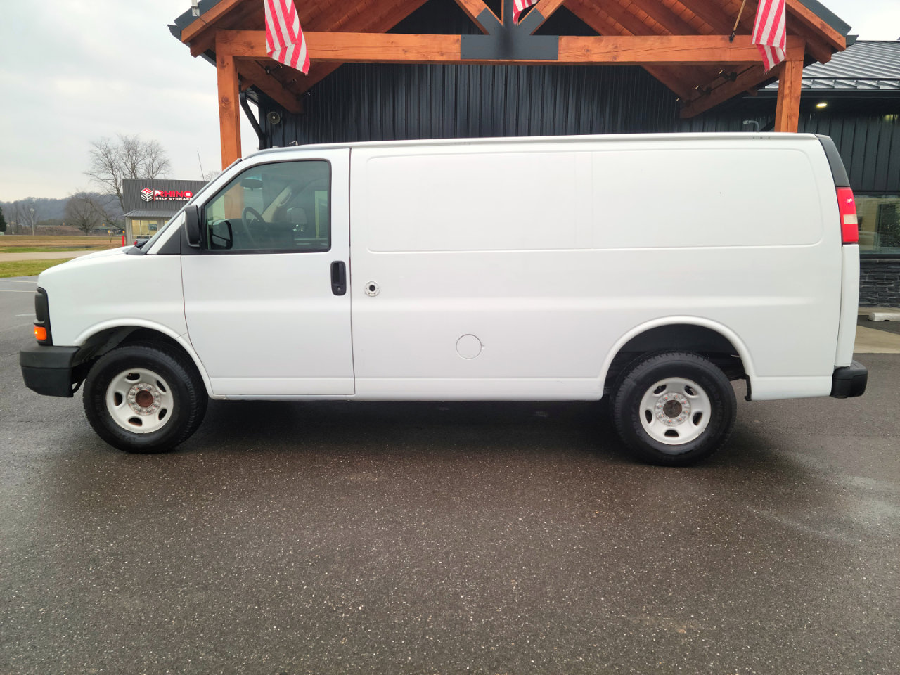 Used 2011 Chevrolet Express 2500 image 19