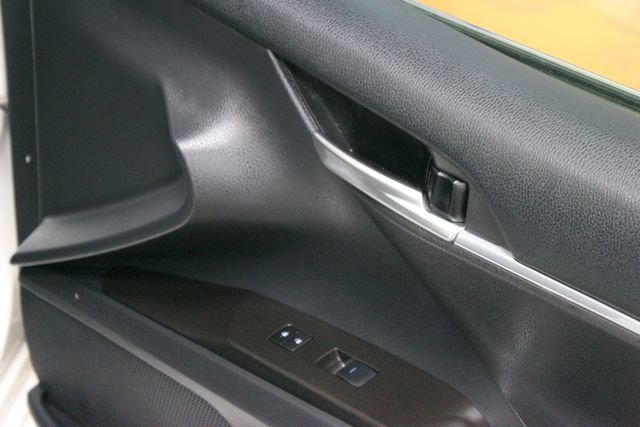 Used 2021 Toyota Camry SE FWD image 10