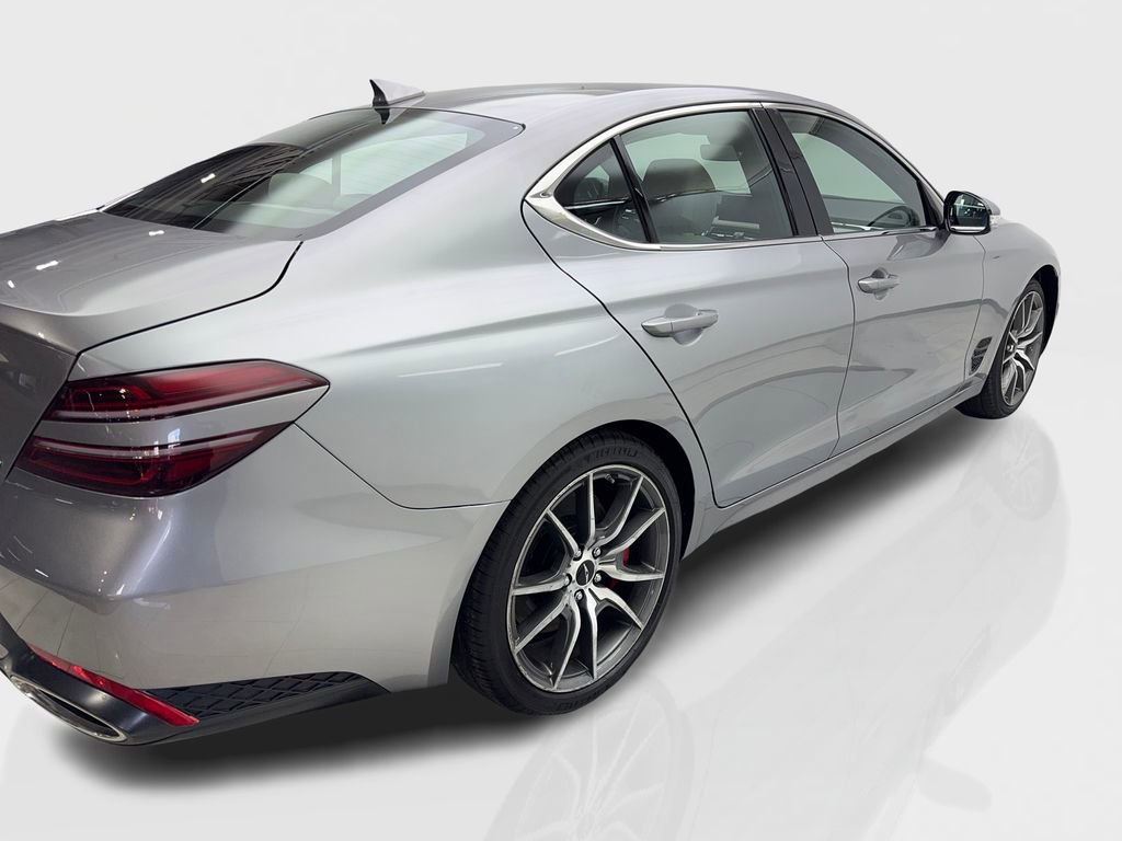 Used 2025 Genesis G70 2.5T image 13